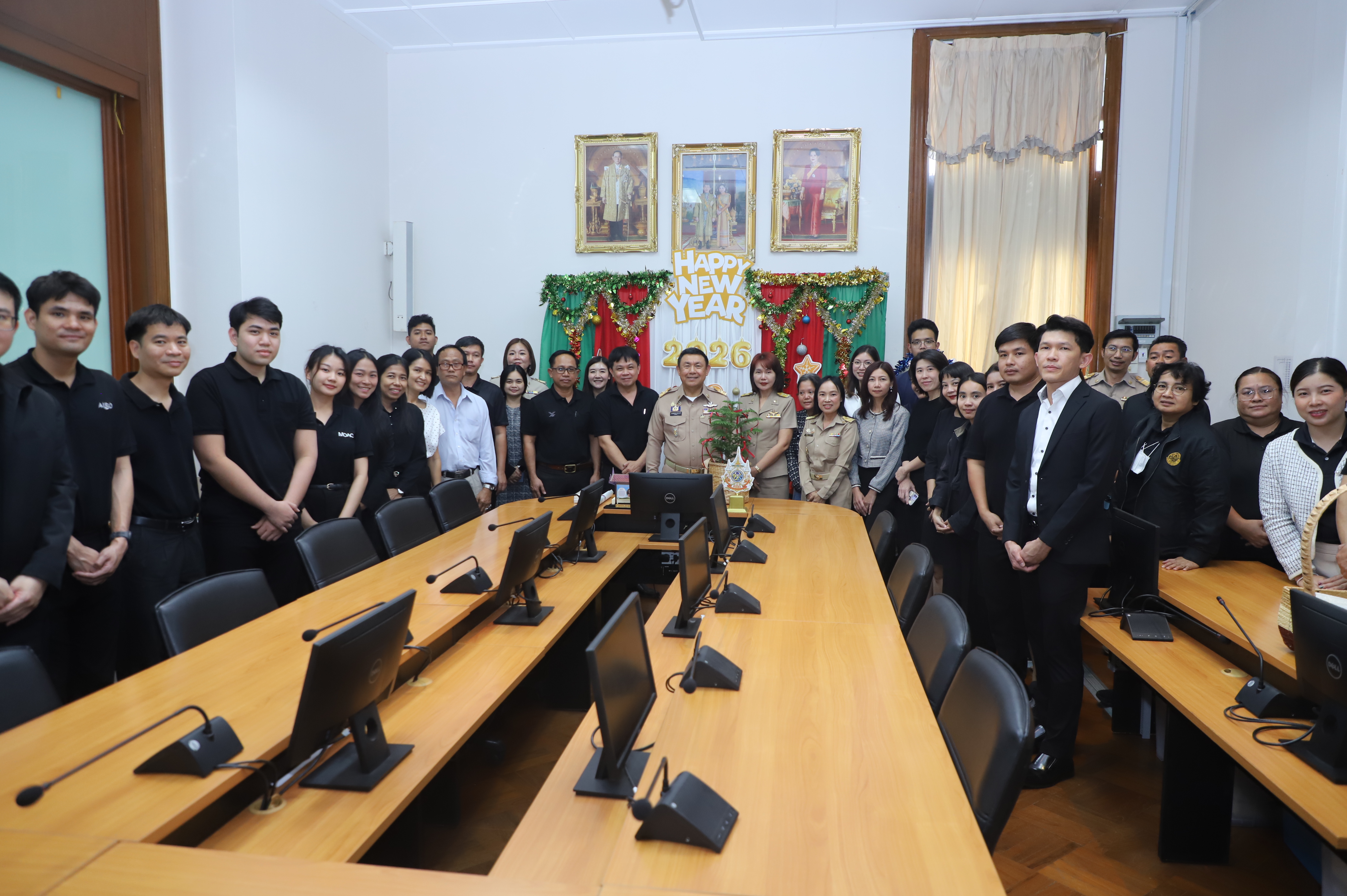 title - ส.ป.ก. ร่วมกัน สวัสดีปีใหม่ ผู้บริหารสำนักงานการปฏิรูปที่ดินเพื่อเกษตรกรรม พร้อมรับพรต้อนรับปีใหม่ 2569